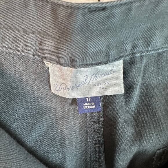 Universal thread mid rise, Bermuda shorts, very dark gray pockets plus size - Picture 4 of 10